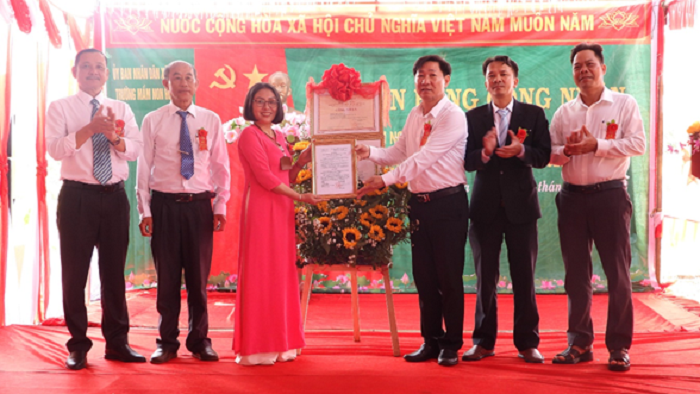 UBND xã Ea Ral tổ chức lễ đón bằng công nhận trường Mầm non Hoa Lan đạt chuẩn quốc gia mức độ I